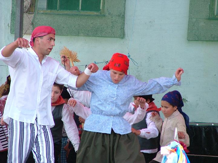 Segundo. Festival .de. Folclore. em .SANTA. VALHA. 2003.JPG